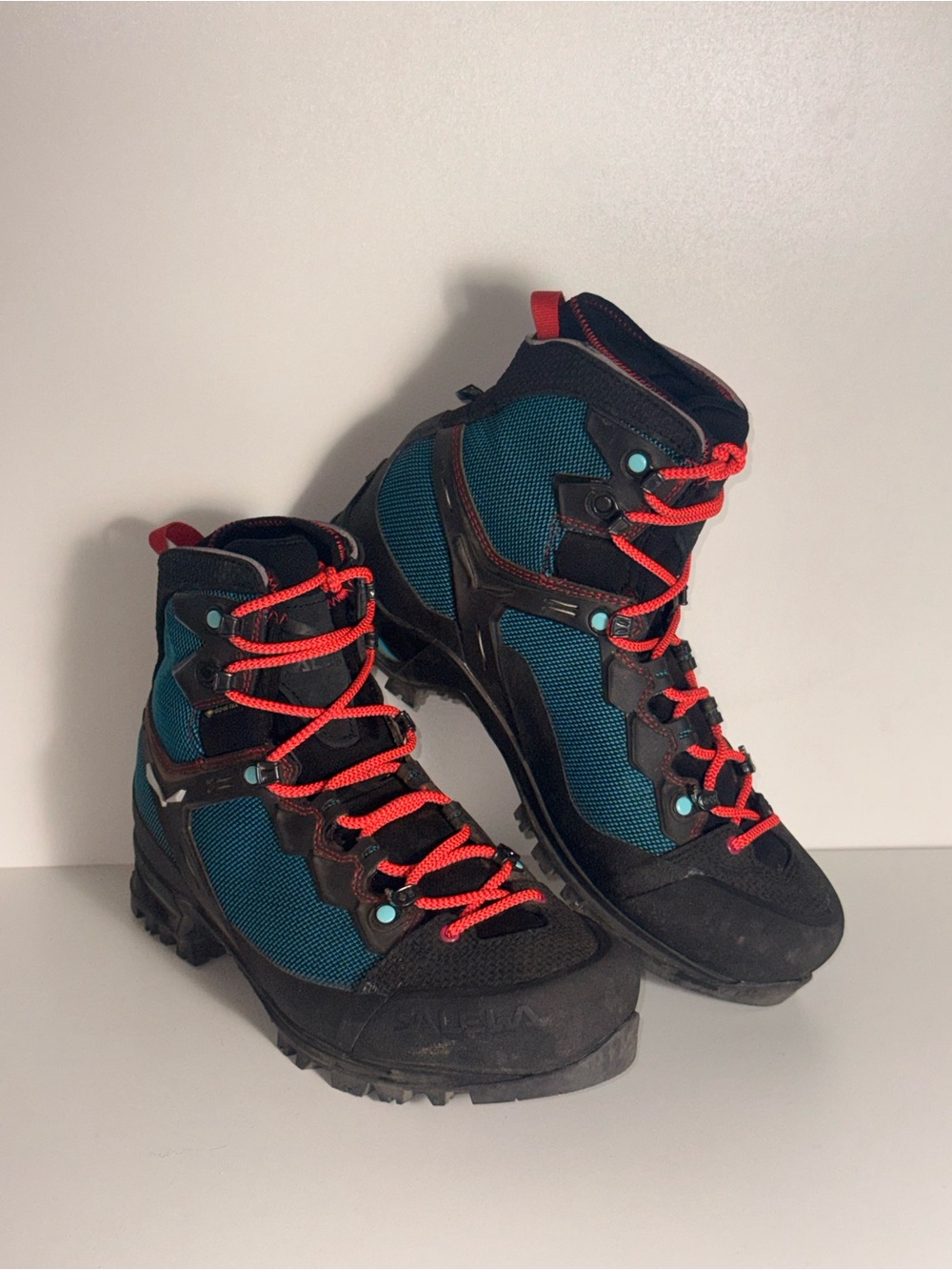 SALEWA Hiking boots - Teal and Black with bright Laces (Lace up) Ankle support